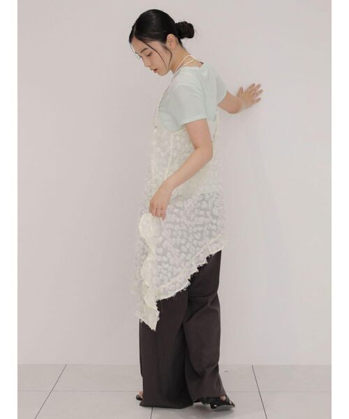 FIKA.(フィーカ)の「Jacquard hem camisole(キャミソール・レディース・オフホワイト/ブラウン・MEDIUM)」の14枚目の写真