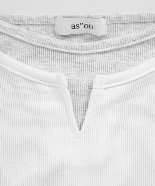 ASON(アズオン)の「SLIT LAYERED SLEEVELESS / WHITE(Tシャツ/カットソー・レディース・その他・FREE)」の4枚目の写真