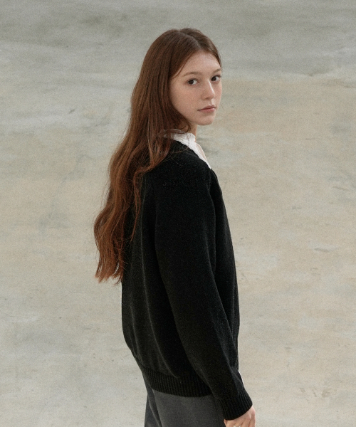 VLETI（ブレッティ）の「[Cotton 100%] Loose-Fit Raglan V-Neck Knit (black)（ニット/セーター・レディース・ブラック・FREE）」の2枚目の写真