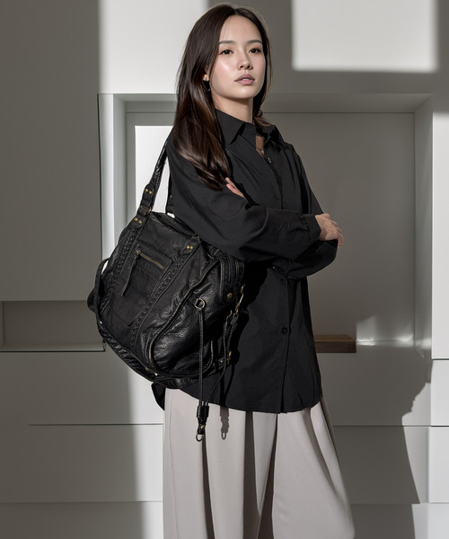 Chandelier(シャンデリア)の「手ぶらでキマるこなれ感 ヴィンテージ風 2WAY ボディバッグ マルチポケット 斜め掛け ショルダーバッグ Y2K 韓国(ボディバッグ/ウエストポーチ・レディース・ブラック/ブラック系・ONESIZE)」の19枚目の写真