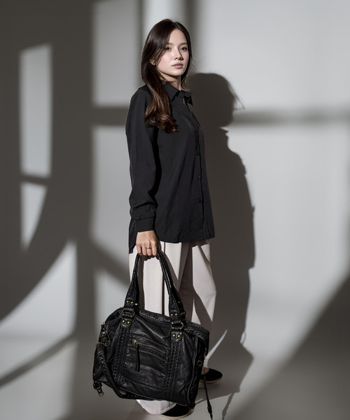 Chandelier(シャンデリア)の「手ぶらでキマるこなれ感 ヴィンテージ風 2WAY ボディバッグ マルチポケット 斜め掛け ショルダーバッグ Y2K 韓国(ボディバッグ/ウエストポーチ・レディース・ブラック/ブラック系・ONESIZE)」の21枚目の写真