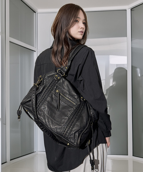 Chandelier(シャンデリア)の「手ぶらでキマるこなれ感 ヴィンテージ風 2WAY ボディバッグ マルチポケット 斜め掛け ショルダーバッグ Y2K 韓国(ボディバッグ/ウエストポーチ・レディース・ブラック/ブラック系・ONESIZE)」の22枚目の写真