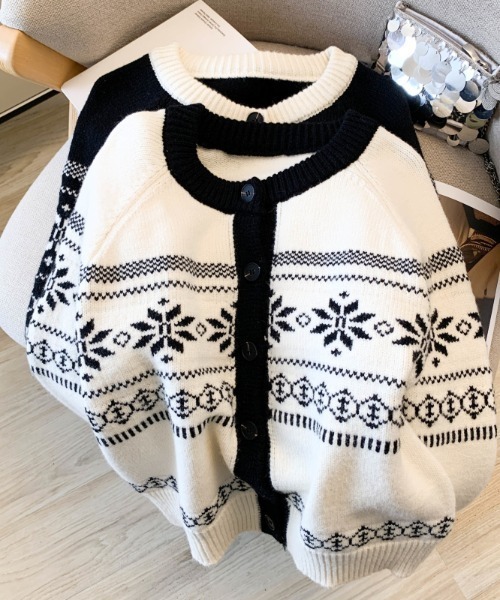 AMAJI(アマジ)の「ノルディック柄 ルーズ ニットカーディガン(カーディガン/ボレロ・レディース・ブラック/ホワイト・FREE)」の4枚目の写真