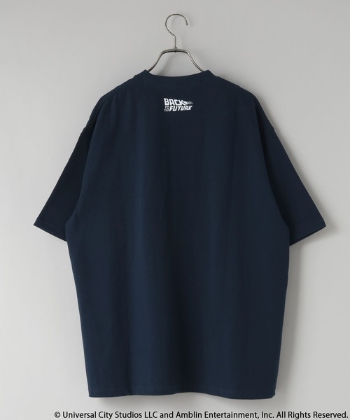 LOWRYS FARM(ローリーズファーム)の「【LFM(U)】CINEMA/Back to the Future TEE 1044808(Tシャツ/カットソー・メンズ・ネイビー・MEDIUM/LARGE)」の2枚目の写真