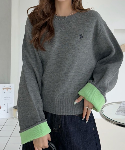 U.S. POLO ASSN.(ユーエスポロアッスン)の「【Ada.別注 U.S. POLO ASSN.】 ガゼットデザイン 袖口 バイカラー スウェットライク ニット(ニット/セーター・レディース・チャコール/アイボリー/ブラウン・M/L)」の4枚目の写真