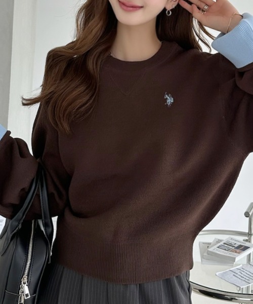 U.S. POLO ASSN.(ユーエスポロアッスン)の「【Ada.別注 U.S. POLO ASSN.】 ガゼットデザイン 袖口 バイカラー スウェットライク ニット(ニット/セーター・レディース・チャコール/アイボリー/ブラウン・M/L)」の6枚目の写真