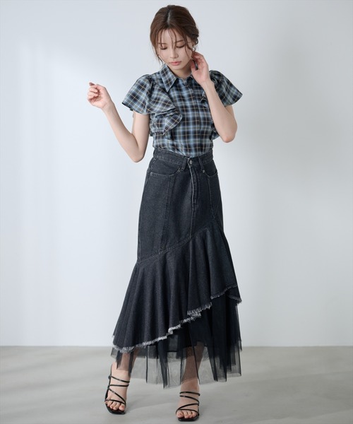 AND COUTURE(アンドクチュール)の「チュールレイヤードデニムスカート(デニムスカート・レディース・ブラック/ブルー・SMALL/MEDIUM)」の1枚目の写真