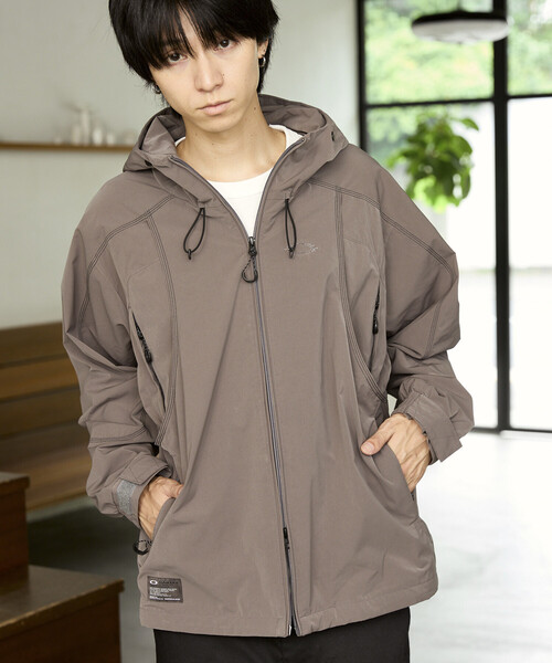 OAKLEY(オークリー)の「OAKLEY/オークリー FGL SECTOR JACKET 6.7 限定展開(ナイロンジャケット・メンズ・グレー/ブラック・LARGE/MEDIUM/SMALL)」の2枚目の写真