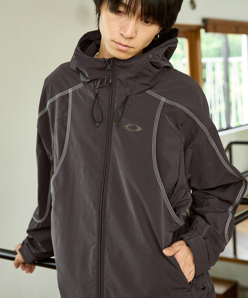 OAKLEY(オークリー)の「OAKLEY/オークリー FGL SECTOR JACKET 6.7 限定展開(ナイロンジャケット・メンズ・グレー/ブラック・LARGE/MEDIUM/SMALL)」の4枚目の写真