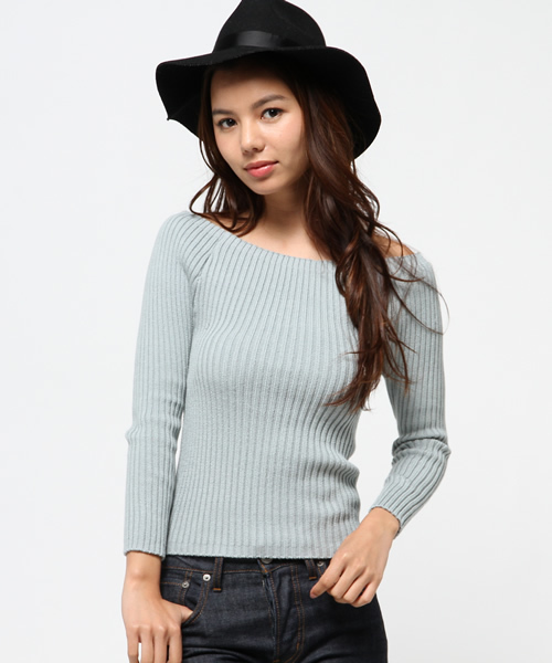 MOUSSY（マウジー）の「OFF SHOULDER RIB TOPS（ニット/セーター・レディース・ライトブルー/トップグレー/オフホワイト・FREE）」の4枚目の写真