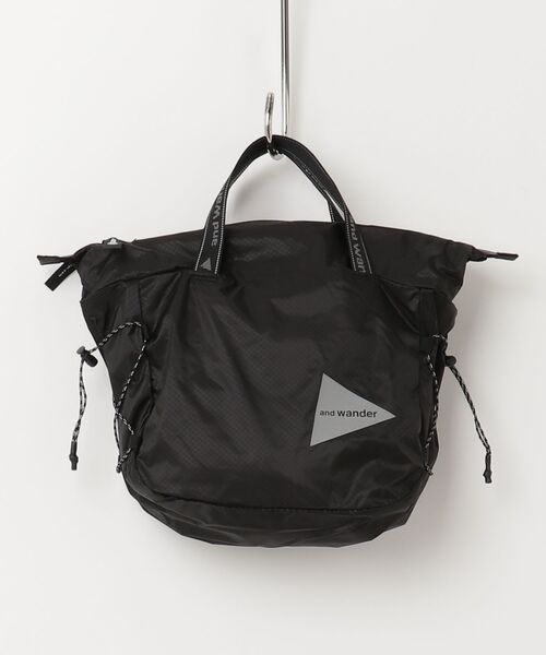 and wander(アンドワンダー)の「and wander/アンドワンダー sil mini tote bag(トートバッグ・メンズ・ピンク系その他4/ブラック・F)」の1枚目の写真