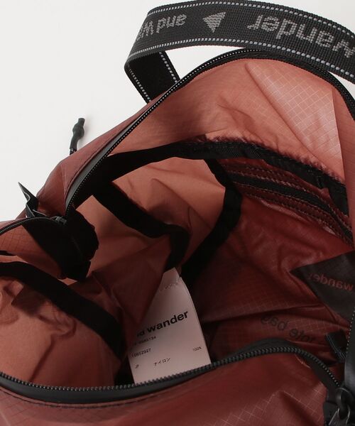 and wander(アンドワンダー)の「and wander/アンドワンダー sil mini tote bag(トートバッグ・メンズ・ピンク系その他4/ブラック・F)」の5枚目の写真