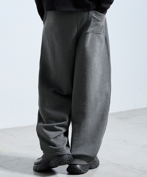 SERACE(セラス)の「【SERACE】HEAVY WEIGHT TWO TUCK CURVED SWEAT PANTS / ヘビーウェイト2タックカーブスウェットパンツ(スウェットパンツ・メンズ・チャコールグレー/杢グレー/ブラック系・S/M/L)」の6枚目の写真