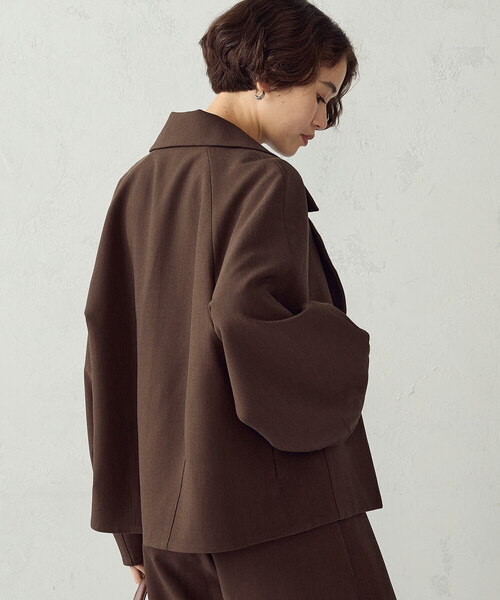 COMME CA ISM(コムサイズム)の「ポリエステルレーヨンカルゼ ジャコット / セットアップ対応(テーラードジャケット・レディース・ブラウン/ネイビー・M/L)」の3枚目の写真
