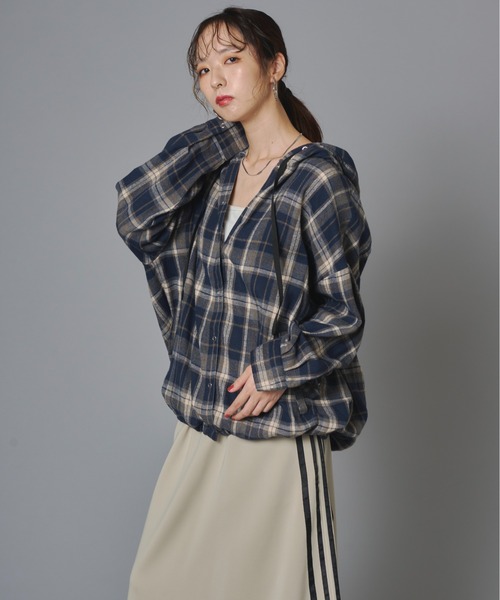 terrace（テラス）の「フード&ドローコード付きチェック柄ネルシャツブルゾン（パーカー・レディース・グリーン/イエロー/ネイビー/ブラウン・FREE）」の11枚目の写真