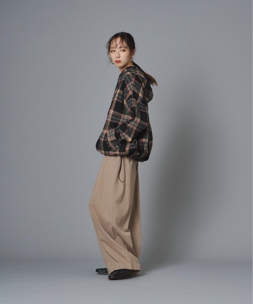 terrace（テラス）の「フード&ドローコード付きチェック柄ネルシャツブルゾン（パーカー・レディース・グリーン/イエロー/ネイビー/ブラウン・FREE）」の18枚目の写真