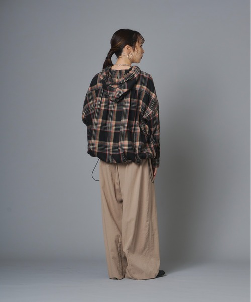 terrace（テラス）の「フード&ドローコード付きチェック柄ネルシャツブルゾン（パーカー・レディース・グリーン/イエロー/ネイビー/ブラウン・FREE）」の17枚目の写真