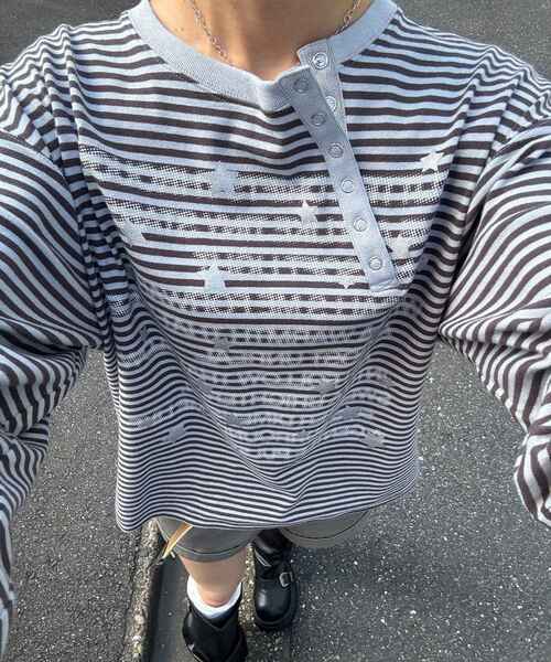 SEQUENZ(シークエンズ)の「※WEB限定 / ぼかしプリントヘンリーネックロンT / sqnzU BORDER L/S TEE(Tシャツ/カットソー・レディース・ブラック/ホワイト/ブラウン/その他5/ターコイズブルー/その他6・SMALL/MEDIUM/LARGE)」の6枚目の写真