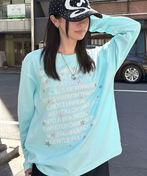 SEQUENZ(シークエンズ)の「※WEB限定 / ぼかしプリントヘンリーネックロンT / sqnzU BORDER L/S TEE(Tシャツ/カットソー・レディース・ブラック/ホワイト/ブラウン/その他5/ターコイズブルー/その他6・SMALL/MEDIUM/LARGE)」の4枚目の写真