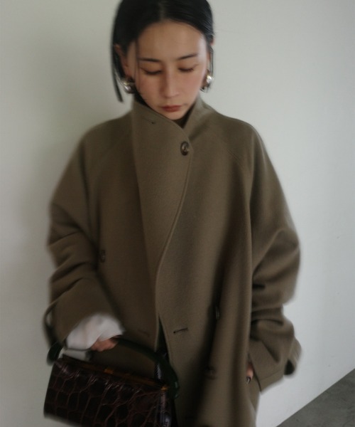 Ameri(アメリ)の「UND WOOL ASYMMETRY STAND COLLAR COAT(ダウンジャケット/コート・レディース・アイボリー/カーキ/ブラック/ライトブルー・SMALL/MEDIUM/SHORT)」の13枚目の写真