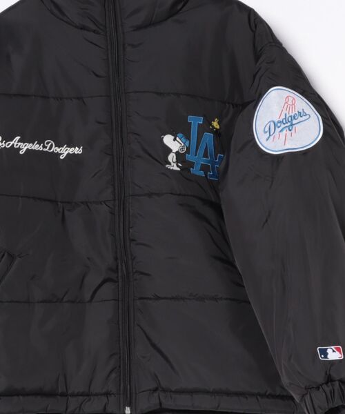 PEANUTS(ピーナッツ)の「【PEANUTS/ピーナッツ】【ユニセックスデザイン リンクコーデ・カップルコーデにも◎】MLB×PEANUTS パファージャケット ブルゾン 中綿ジャケット オーバーサイズ スタンドネック 保温 ドジャース ヤンキース パドレス(ブルゾン・メンズ・ブラウン系その他3/ブラック系その他2/ブラック系その他・MEDIUM/LARGE/X-LARGE)」の6枚目の写真