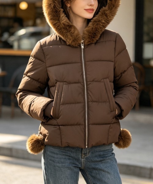LUCPY(ラクピー)の「ファーフード ポンポン付き中綿ジャケット(その他アウター・レディース・ブラック/ベージュ/ホワイト/ピンク/ブラウン・LARGE/MEDIUM/XX-LARGE/X-LARGE)」の3枚目の写真