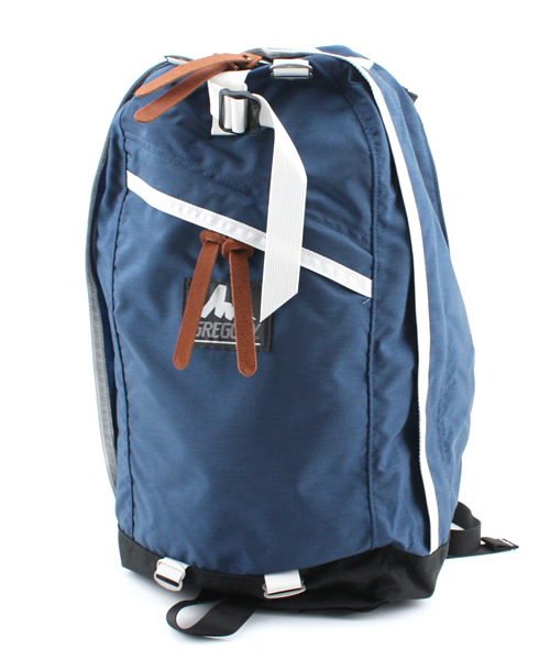 BEAMS（ビームス）の「GREGORY / デイパック（バックパック/リュック・メンズ・オレンジ/ブルー/ネイビー/パープル・ONE SIZE）」の2枚目の写真