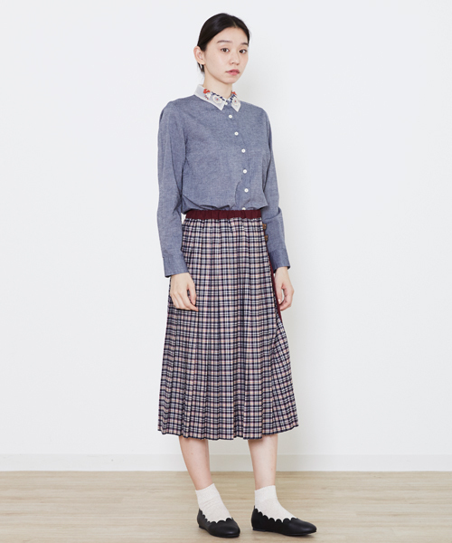 POU DOU DOU（プードゥドゥ）の「トップシャンブレー刺繍襟シャツ（シャツ/ブラウス・レディース・オートミール/ベージュ/ネイビー・3）」の7枚目の写真