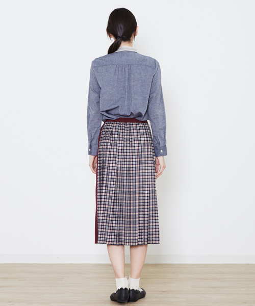 POU DOU DOU（プードゥドゥ）の「トップシャンブレー刺繍襟シャツ（シャツ/ブラウス・レディース・オートミール/ベージュ/ネイビー・3）」の4枚目の写真