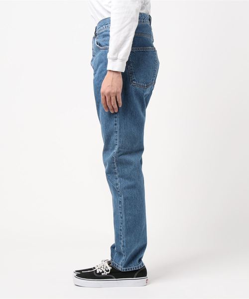 Carhartt WIP（カーハートダブリューアイピー）の「NEWEL PANT（デニムパンツ・メンズ・ライトブルー・32inch/30inch/28inch/34inch）」の2枚目の写真