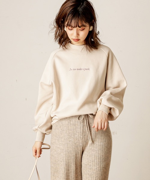 natural couture(ナチュラルクチュール)の「裏起毛裏毛ラグランロゴスウェット(スウェット・レディース・ブラウン/オフホワイト/サックスブルー/ライトベージュ・FREE)」の3枚目の写真