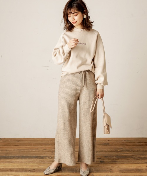 natural couture(ナチュラルクチュール)の「裏起毛裏毛ラグランロゴスウェット(スウェット・レディース・ブラウン/オフホワイト/サックスブルー/ライトベージュ・FREE)」の12枚目の写真