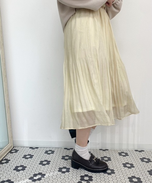 apres jour(アプレジュール)の「ラメシアープリーツスカート【ZOZOTOWN限定アイテム】(スカート・レディース・ベージュ/グレー/アイボリー/ミント/モカ・フリー)」の8枚目の写真