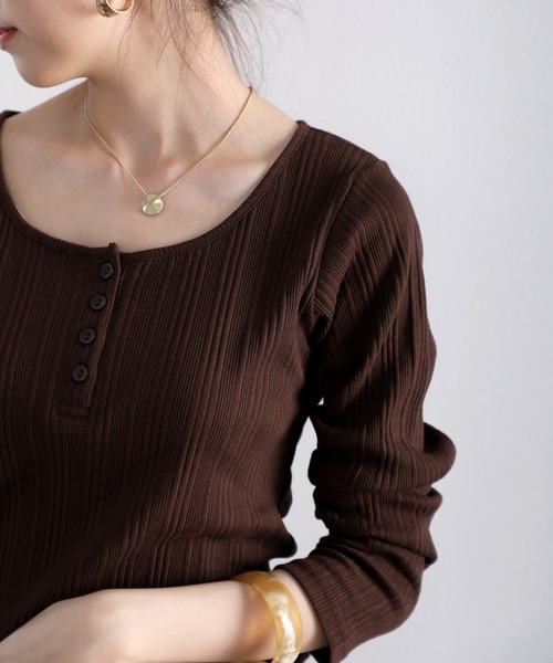 classicalelf（クラシカルエルフ）の「ランダムリブ ヘンリーネック無地ミドル丈ロングTシャツ（長袖）（Tシャツ/カットソー・レディース・ブラック/ホワイト/杢グレー/ベージュ/チャコール/ブラウン・LARGE/XXX-LARGE/X-LARGE/MEDIUM/XX-LARGE）」の5枚目の写真
