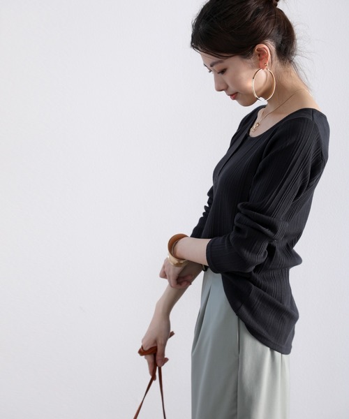 classicalelf（クラシカルエルフ）の「ランダムリブ ヘンリーネック無地ミドル丈ロングTシャツ（長袖）（Tシャツ/カットソー・レディース・ブラック/ホワイト/杢グレー/ベージュ/チャコール/ブラウン・LARGE/XXX-LARGE/X-LARGE/MEDIUM/XX-LARGE）」の22枚目の写真