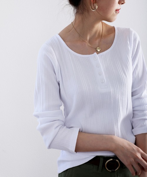 classicalelf（クラシカルエルフ）の「ランダムリブ ヘンリーネック無地ミドル丈ロングTシャツ（長袖）（Tシャツ/カットソー・レディース・ブラック/ホワイト/杢グレー/ベージュ/チャコール/ブラウン・LARGE/XXX-LARGE/X-LARGE/MEDIUM/XX-LARGE）」の11枚目の写真