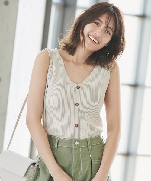 KOBE LETTUCE（コウベレタス）の「センターボタンリブニットトップス（ニット/セーター・レディース・マスタード/ブラック/オフホワイト/ベージュ・FREE）」の3枚目の写真