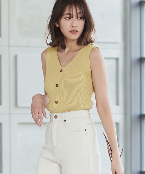 KOBE LETTUCE（コウベレタス）の「センターボタンリブニットトップス（ニット/セーター・レディース・マスタード/ブラック/オフホワイト/ベージュ・FREE）」の4枚目の写真