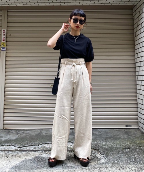 PAGEBOY（ページボーイ）の「ボリュームスリーブTEE（Tシャツ/カットソー・レディース・オフホワイト/ブラック/グレイッシュベージュ/モスグリーン/パープル/イエロー系その他/ダークブラウン・FREE）」の11枚目の写真