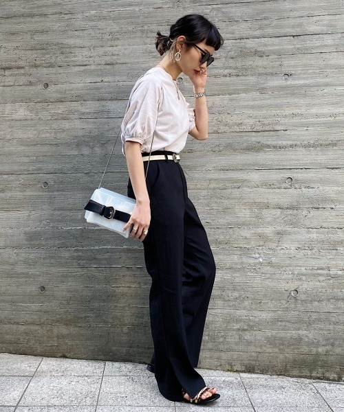 PAGEBOY（ページボーイ）の「ボリュームスリーブTEE（Tシャツ/カットソー・レディース・オフホワイト/ブラック/グレイッシュベージュ/モスグリーン/パープル/イエロー系その他/ダークブラウン・FREE）」の12枚目の写真