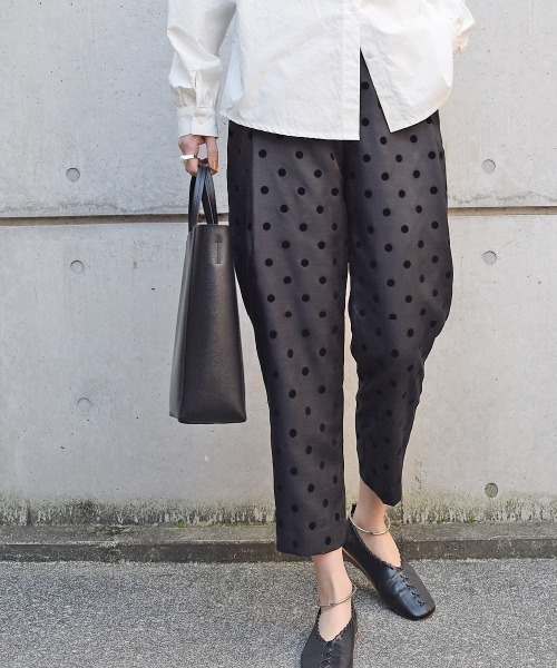 Marient（マリエント）の「リングレースアップフラットシューズ/パンプス（パンプス・レディース・ベージュ/ブラック・23.5cm/24.0cm/24.5cm/23.0cm）」の6枚目の写真