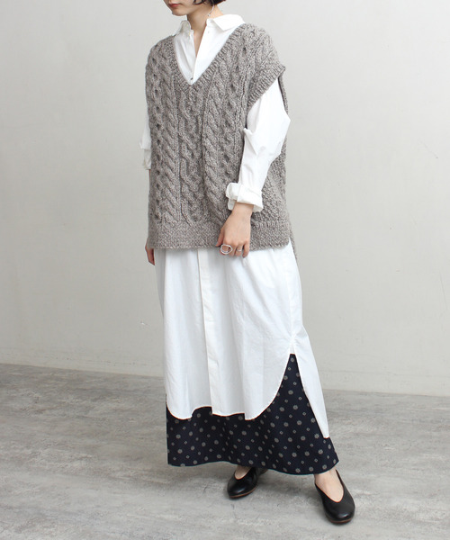 cardo fabrica HAND KNITケーブルニットVネックベスト cardo fabrica（カルドファブリカ）の「HAND KNIT ケーブル