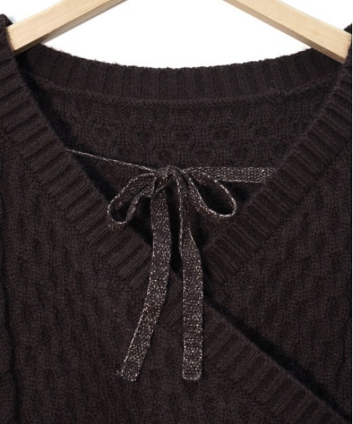 flower（フラワー）の「スイートバックニット（ニット/セーター・レディース・ダークブラウン/アイボリー・FREE）」の4枚目の写真