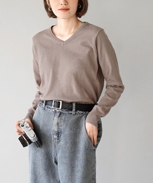 zootie（ズーティー）の「【ロングシーズン楽しめる、安心の綿100％】オーディナリー コットンニット セーター［Vネック］（ニット/セーター・レディース・キャメル/チャコール/ブラック/パープル/オフホワイト/ブルー/サンドベージュ/ホワイト×ブラック/グリーン/マスタード/杢グレー/ダークブラウン/ネイビー/レンガ/ピンク/ベージュ/イエロー/オレンジ系その他/ミント/ブルー系その他/ピンク系その他/ブルーグリーン/パープル系その他/オレンジ系その他2/イエロー系その他/ブルー系その他2/グレイッシュブルー/モスグリーン/ライトグリーン/ライトピンク/バーガンディー/ベージュ系その他/チェリーピンク/ライム/グリーン系その他/シアン/ライトブラウン/レッド系/アッシュブラウン・3L/L/LL/M）」の8枚目の写真