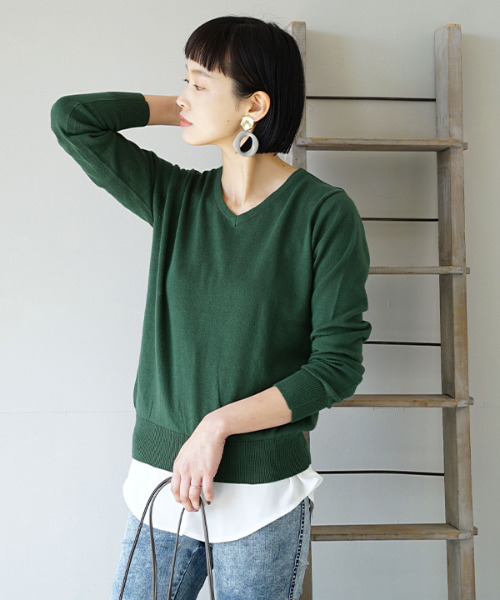 zootie（ズーティー）の「【ロングシーズン楽しめる、安心の綿100％】オーディナリー コットンニット セーター［Vネック］（ニット/セーター・レディース・キャメル/チャコール/ブラック/パープル/オフホワイト/ブルー/サンドベージュ/ホワイト×ブラック/グリーン/マスタード/杢グレー/ダークブラウン/ネイビー/レンガ/ピンク/ベージュ/イエロー/オレンジ系その他/ミント/ブルー系その他/ピンク系その他/ブルーグリーン/パープル系その他/オレンジ系その他2/イエロー系その他/ブルー系その他2/グレイッシュブルー/モスグリーン/ライトグリーン/ライトピンク/バーガンディー/ベージュ系その他/チェリーピンク/ライム/グリーン系その他/シアン/ライトブラウン/レッド系/アッシュブラウン・3L/L/LL/M）」の13枚目の写真