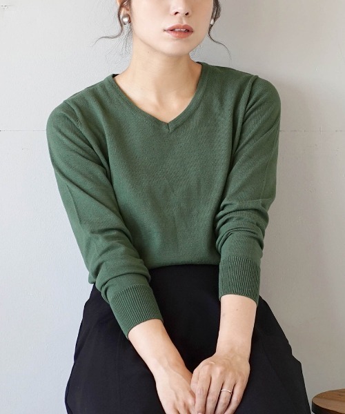 zootie（ズーティー）の「【ロングシーズン楽しめる、安心の綿100％】オーディナリー コットンニット セーター［Vネック］（ニット/セーター・レディース・キャメル/チャコール/ブラック/パープル/オフホワイト/ブルー/サンドベージュ/ホワイト×ブラック/グリーン/マスタード/杢グレー/ダークブラウン/ネイビー/レンガ/ピンク/ベージュ/イエロー/オレンジ系その他/ミント/ブルー系その他/ピンク系その他/ブルーグリーン/パープル系その他/オレンジ系その他2/イエロー系その他/ブルー系その他2/グレイッシュブルー/モスグリーン/ライトグリーン/ライトピンク/バーガンディー/ベージュ系その他/チェリーピンク/ライム/グリーン系その他/シアン/ライトブラウン/レッド系/アッシュブラウン・3L/L/LL/M）」の15枚目の写真