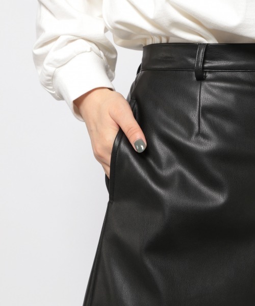 PAGEBOY（ページボーイ）の「フェイクレザーラップショートパンツ（その他パンツ・レディース・オフホワイト/ブラック・FREE）」の15枚目の写真