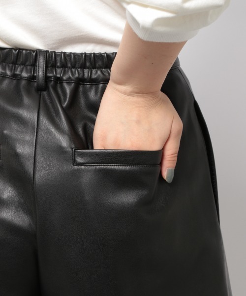 PAGEBOY（ページボーイ）の「フェイクレザーラップショートパンツ（その他パンツ・レディース・オフホワイト/ブラック・FREE）」の17枚目の写真