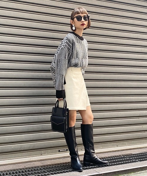 PAGEBOY（ページボーイ）の「フェイクレザーラップショートパンツ（その他パンツ・レディース・オフホワイト/ブラック・FREE）」の4枚目の写真