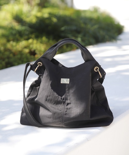 florist(フローリスト)の「本革2WAY/2SIZE撥水スクエアナイロンとレザーのプレート付きトートバッグ(トートバッグ・レディース・ホワイト系その他2/ホワイト系その他4/ブラック系その他2/ブラック系その他3/ブラック系その他4/ブラック系その他5/グレー系その他2/グレー系その他4/ベージュ系その他2/ベージュ系その他4/グリーン系その他2/グリーン系その他4/イエロー系その他2/イエロー系その他4/オレンジ系その他2/オレンジ系その他4/その他1/イエロー系その他7/ホワイト系その他6/その他3/ブルー系その他7/ブラック系その他7/オレンジ系その他7/グリーン系その他7/その他4/グリーン系その他6/その他2/ホワイト系その他7/ベージュ系その他7/グレー系その他6/ベージュ系その他6/オレンジ系その他6/イエロー系その他6/グレー系その他7/ブルー系その他6/ブラック系その他6/パープル系その他3/パープル系その他2・S/M)」の9枚目の写真